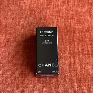 Chanel Le Vernis Nail Colour in 377 Moderniste